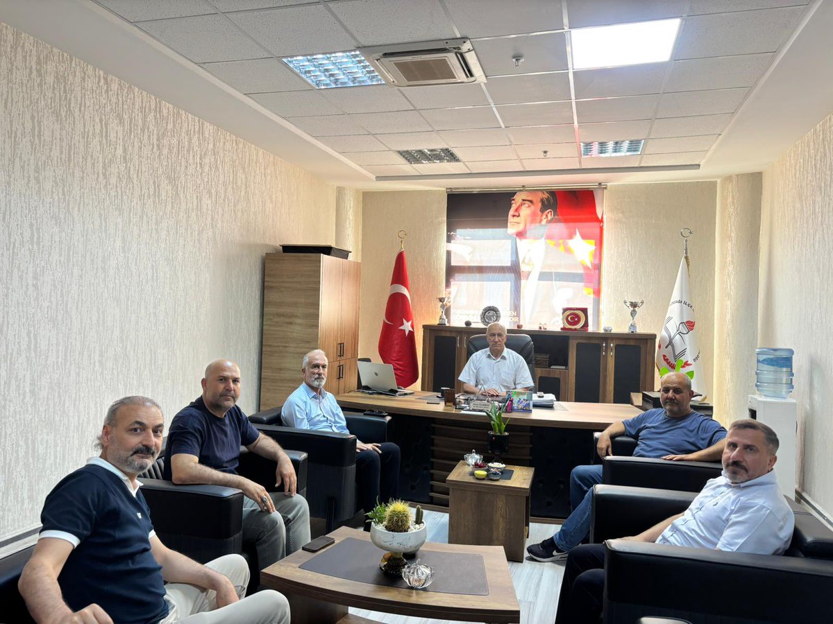 Nurdagi_MEM's tweet photo. Eğitim Bir-Sen İlçe Başkanlarından İlçe Millî Eğitim Müdürümüze Ziyaret

📌 https://t.co/A1iSrle1qf

@gantepvaliligi @Gaziantep_MEM @Dr_Onderarpaci @ncerciyas @MusaYildirim27 https://t.co/mBbRZyPegL