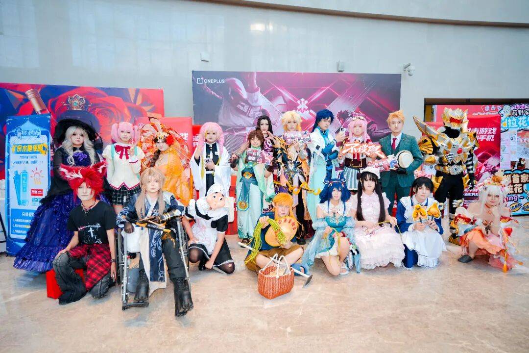 frashar2's tweet photo. Just stepped out of the comic con and my camera roll is filled with cosplay pics I can’t stop obsessing over! https://t.co/cGRphApugo