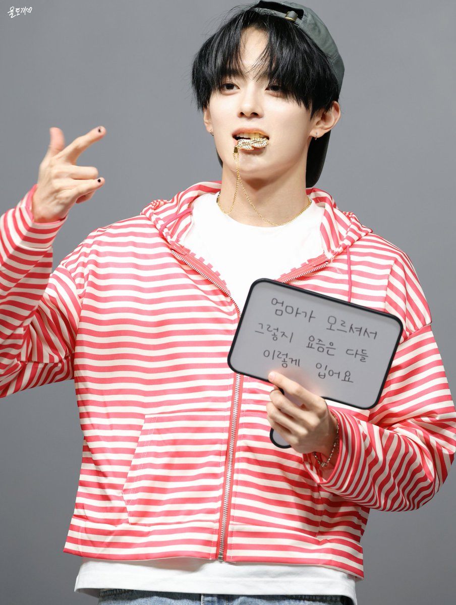 yule_rabbit's tweet photo. 260614  스타라이크 팬싸

엄마가 모르셔서 
그렇지 요즘은 다들 이렇게 입어요

#베리베리 #VERIVERY 
#강민 #유강민 #강미니 
#KANGMIN #カンミン https://t.co/Q51cZFLX2h