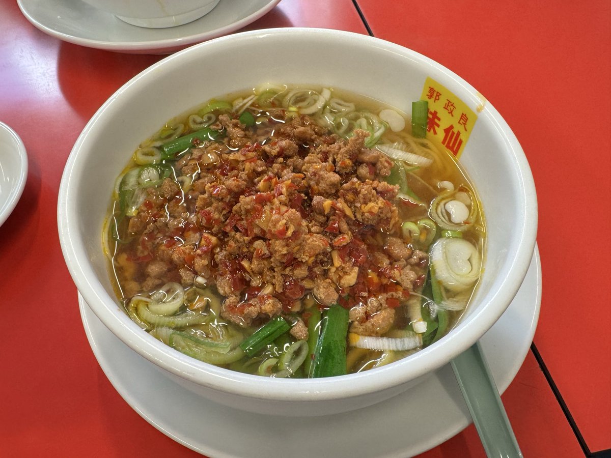 bladerunner1982's tweet photo. 名古屋名物台湾ラーメンアメリカンの新橋店に出てるホーチミン店のお知らせ。さてここはどこでしょう。 https://t.co/Gmj7AtlA1u