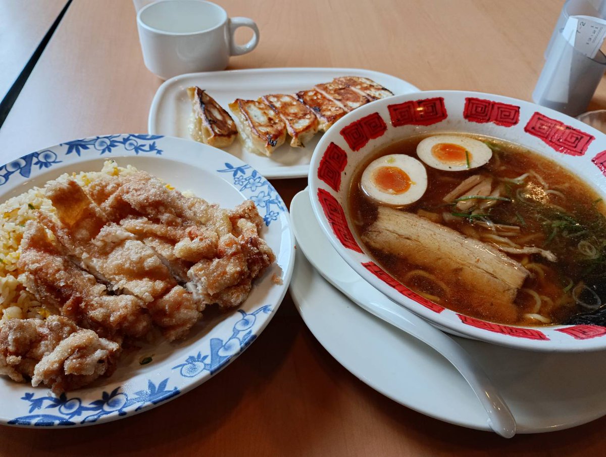 lifeofdebu's tweet photo. バーミヤンの飲茶くじとメルペイの半額還元を利用して実質463円で食べれた😄
台湾大からあげチャーハンはおじさんには脂っこ過ぎましたが安いのでいいか😆 https://t.co/KPjDkAHUNW