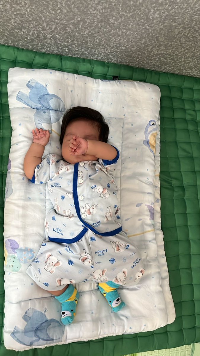 zheno21's tweet photo. Habis micu langsung bobok ya dek https://t.co/536dxL9ZpM