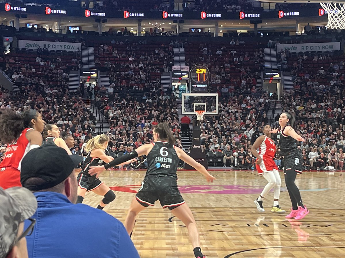 kablam59's tweet photo. Saw a WNBAs Basketball game in Oregon. With my best friends https://t.co/6yq7A0oXML