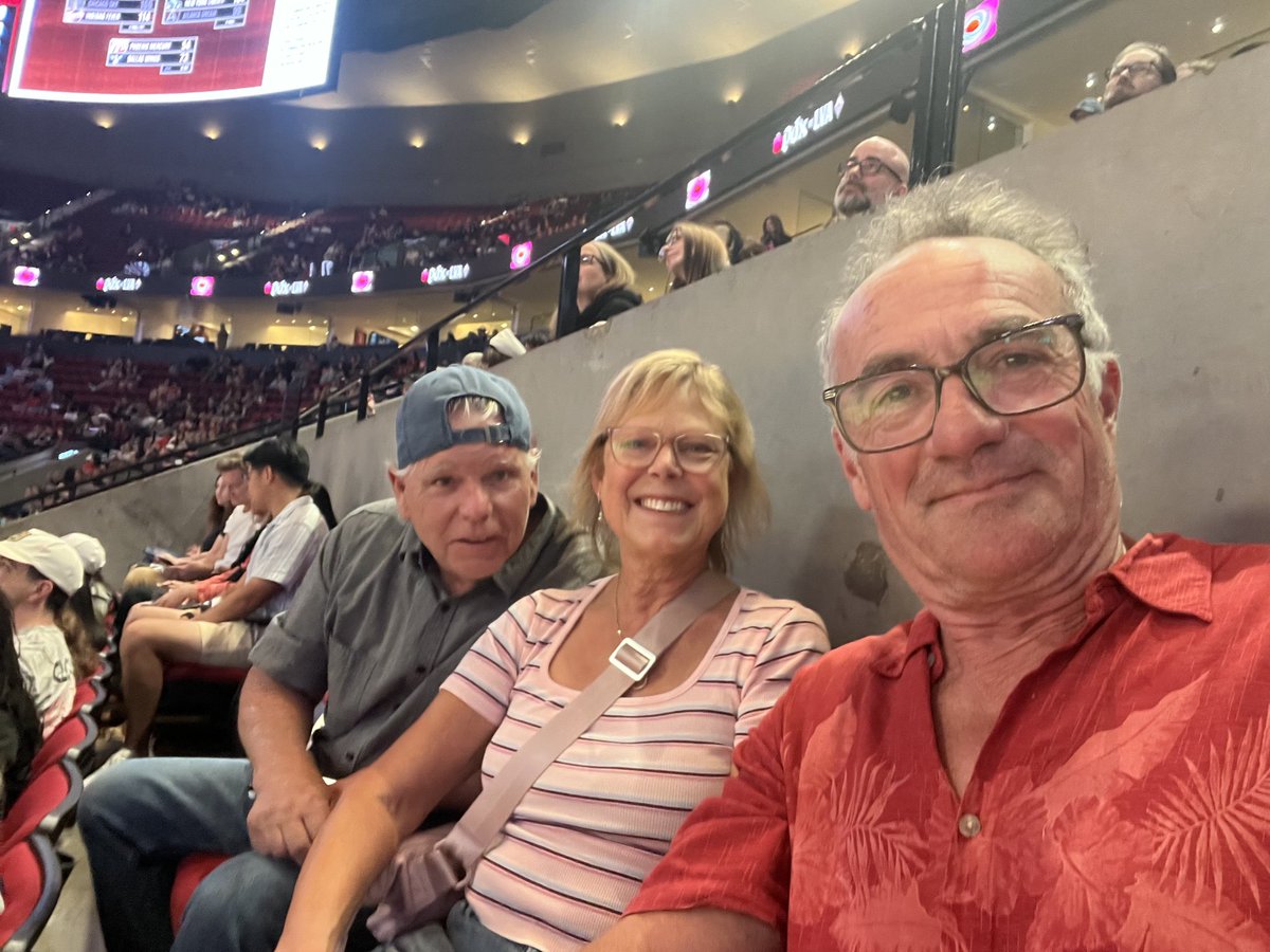 kablam59's tweet photo. Saw a WNBAs Basketball game in Oregon. With my best friends https://t.co/6yq7A0oXML