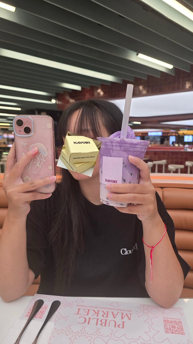 ImEarnjaa's tweet photo. ได้มาเติมน้อง Ube latte แล้ว อร่อย นัวมากๆ
จัดน้องทุเรียนกับชาไทยมาอีกอย่างละ 2 ชิ้น ถูกใจสายทุเรียนกับชาไทย เลิฟเวอร์สุดๆ
ตอนรอขนมแอบตั้งใจยืนอ่านฟิคด้วย5555
🐻❄️🐻❄️
#NAVORI
#NAVORIBKK
#dunknatacha https://t.co/cAiYbaB36V