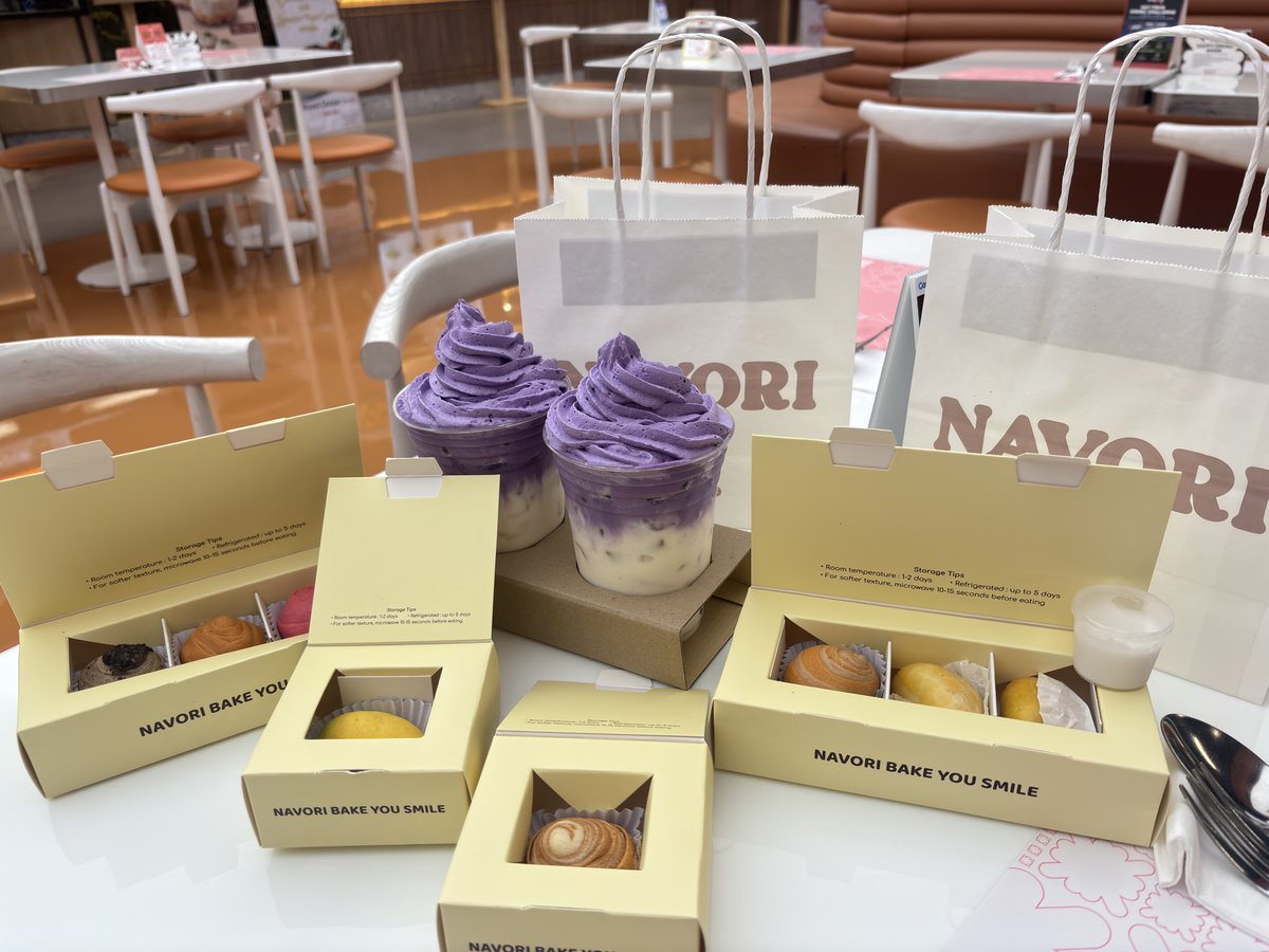ImEarnjaa's tweet photo. ได้มาเติมน้อง Ube latte แล้ว อร่อย นัวมากๆ
จัดน้องทุเรียนกับชาไทยมาอีกอย่างละ 2 ชิ้น ถูกใจสายทุเรียนกับชาไทย เลิฟเวอร์สุดๆ
ตอนรอขนมแอบตั้งใจยืนอ่านฟิคด้วย5555
🐻❄️🐻❄️
#NAVORI
#NAVORIBKK
#dunknatacha https://t.co/cAiYbaB36V