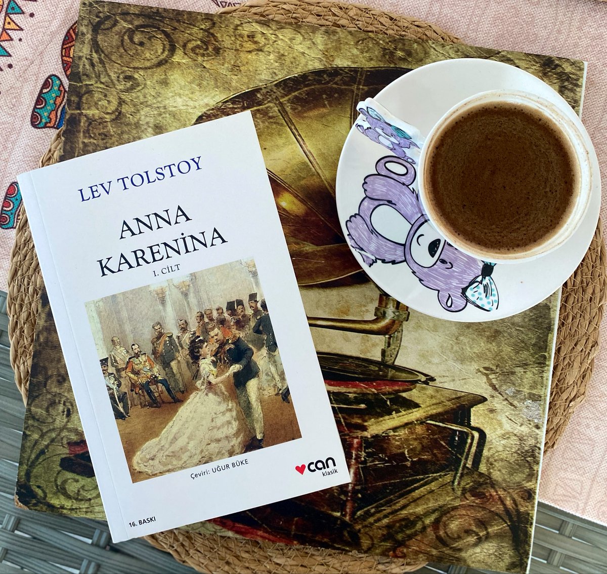 3baita's tweet photo. Günaydın ☀️ 

#kahve #kitap #levtolstoy #annakarenina https://t.co/A1LG009X4Y