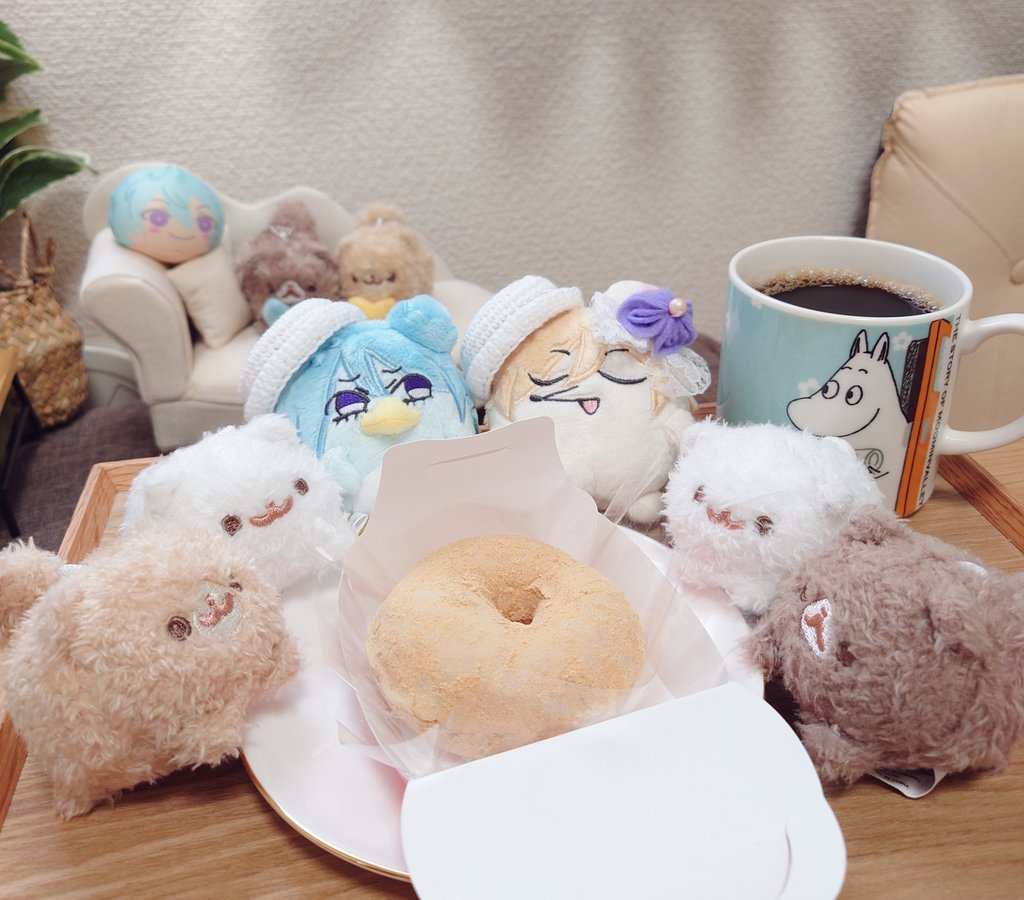 2002_Castilla's tweet photo. 30分並んだもっちゅりんきなこ。
(いつぬい乾かし中で不在なので、張り切って仕切り出すえいちゅ) https://t.co/oEYeG5Gzxx