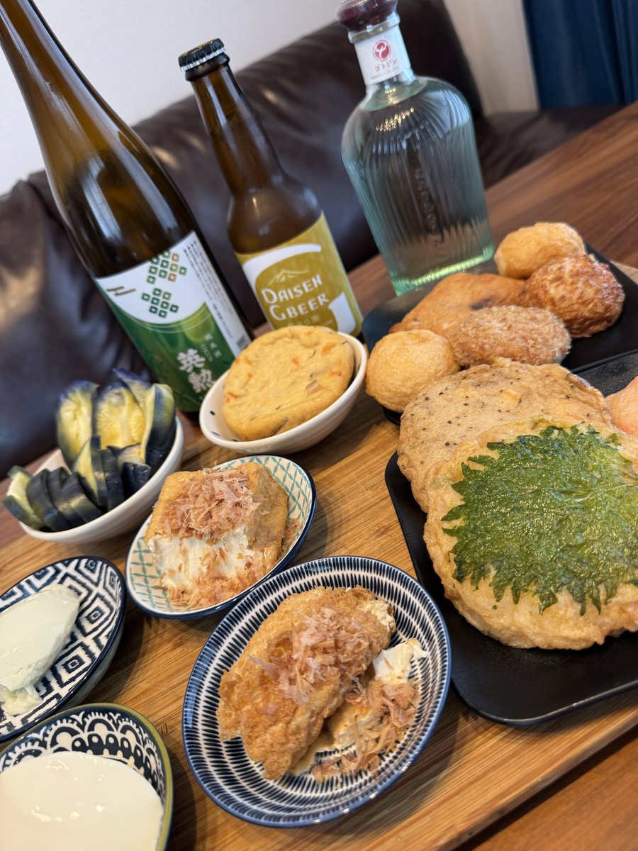 sasacheb's tweet photo. リスナー仲間のとうふ屋与一さん、丸八蒲鉾さんのおかげで豪華な昼呑みが出来ました🍺
@muuyan_tomo 
@mbspara 
@eiji_for 
#丸八蒲鉾
#とうふ屋与一
#昼呑み
#大山Gビール
#久米桜酒造
#英勲
#ゴトジン https://t.co/U5Iq7Iiq6h