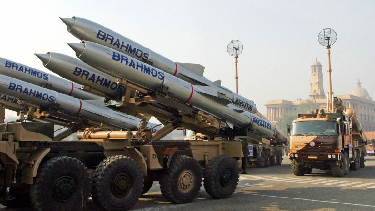 BharatTechIND's tweet photo. 🚨 India's Defence Exports Hit a Record Rs 38,424 crore in FY26, Up 62.66% Year-on-Year. https://t.co/h95Q865XKV