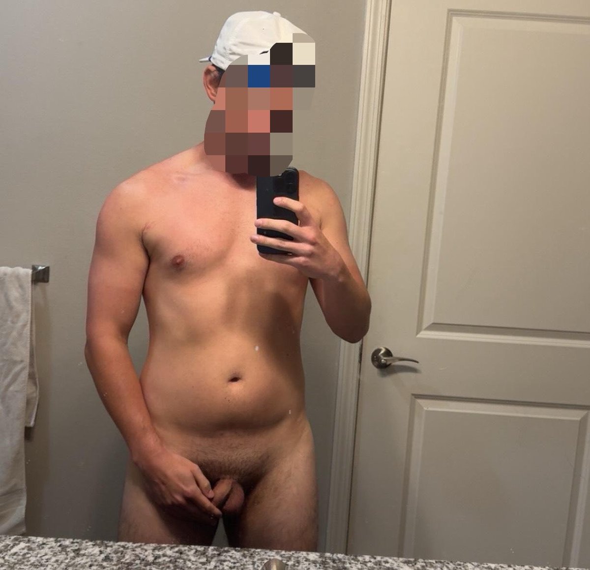 collegeD23's tweet photo. I need to clean my mirror 😅 anyone want to bend over and help? #horny #nsfwtwtً https://t.co/D7ua5Ntrx5