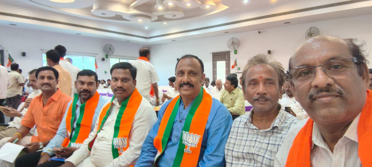 arunbjym07's tweet photo. Sherlingampally BLA2 SIR meeting attended along with hydernager division members @BJP4India @BjpAchary @bandisanjay_bjp @drlaxmanbjp @kishanreddybjp @N_RamchanderRao @narendramodi @KVishReddy @Raviyadav_bjp https://t.co/dlymF1MVPH