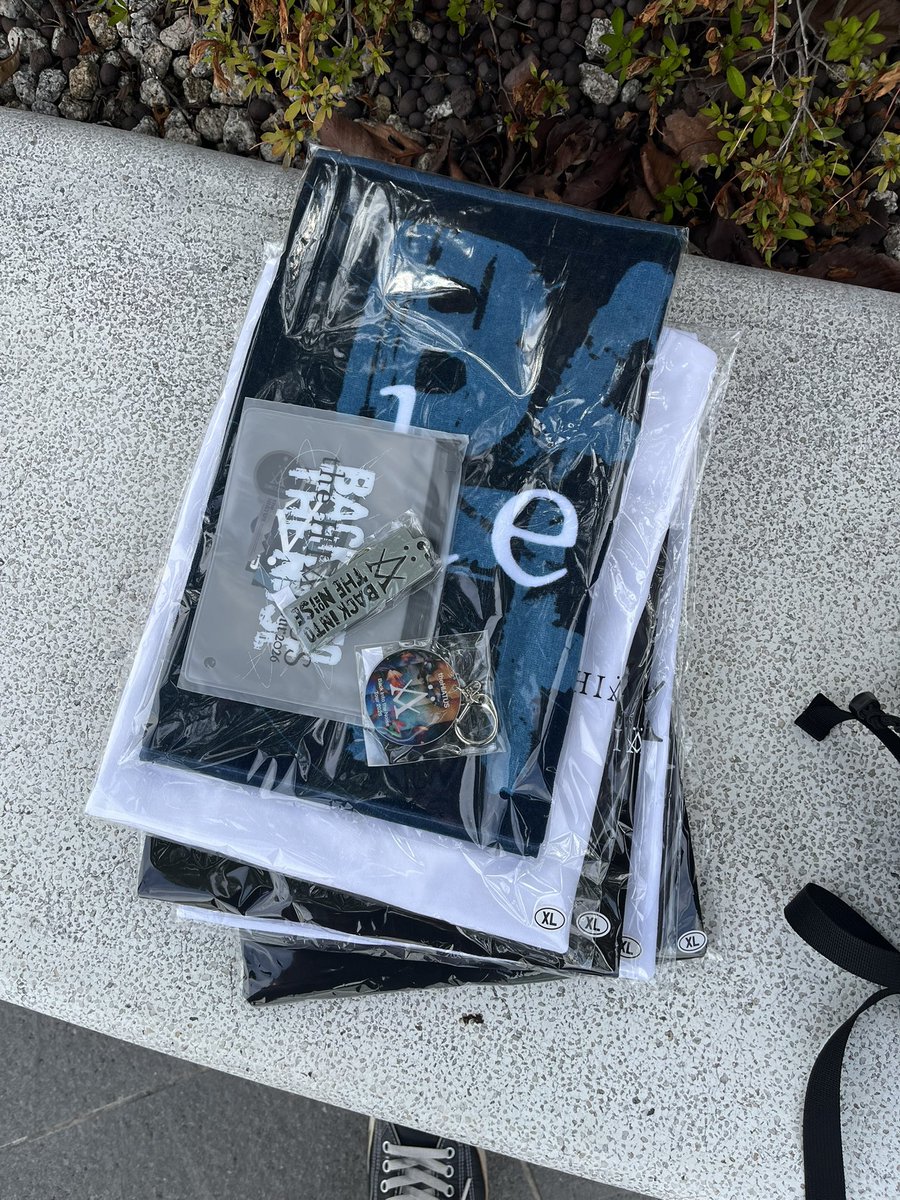 Kz_Gm_Damens's tweet photo. 凄い沢山の人がいましたが、
欲しいグッズ買えました!
#TheHIATUS #BACKINTOTHENOISE https://t.co/CTo9fcU9YA