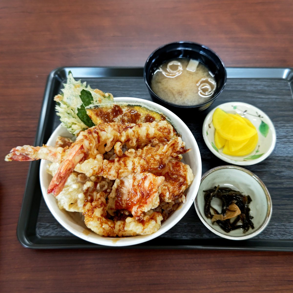bottibochi's tweet photo. まぐろレストラン 領下店(岐阜市)

6/19オープンの新店

2色丼(1000→500円)
天丼(1000→500円)
はまぐりラーメンハーフ(280円)

稲沢店が前日にプレオープンしてたのでワンチャン狙いで訪問( ´∀`)/
6/18(木)4品に絞ってワンコインプレオープンしてました！ https://t.co/3aFX60MREd