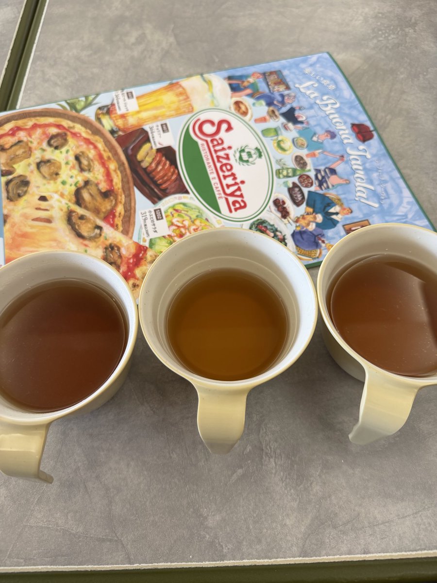 striketak's tweet photo. 15時に下げられるサイゼの滑り込み三連コンソメスープ https://t.co/7QgfxkktZP
