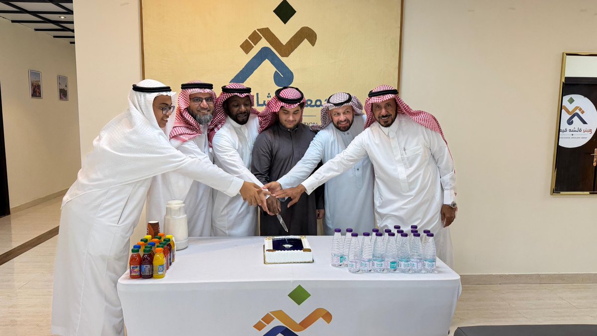 Shebelyanbu's tweet photo. تم  تكريم الطالب يوسف بسيوني احد طلاب @shebelyanbu بالأمس الموافق 17-6-2026 بمقر @mushatyanbu_org لحصوله على الميدالية الذهبية لاختراع
جهاز كشف سرطان الجلد مبكرا بحضور عدد من أعضاء مجلس الإدارة
وتم تسليمه الشهادة وجائزة التكريم في نهاية الحفل

@YanbuMashi 
#ينبع 
#ينبع_الصناعية https://t.co/pwYVWPdjVC