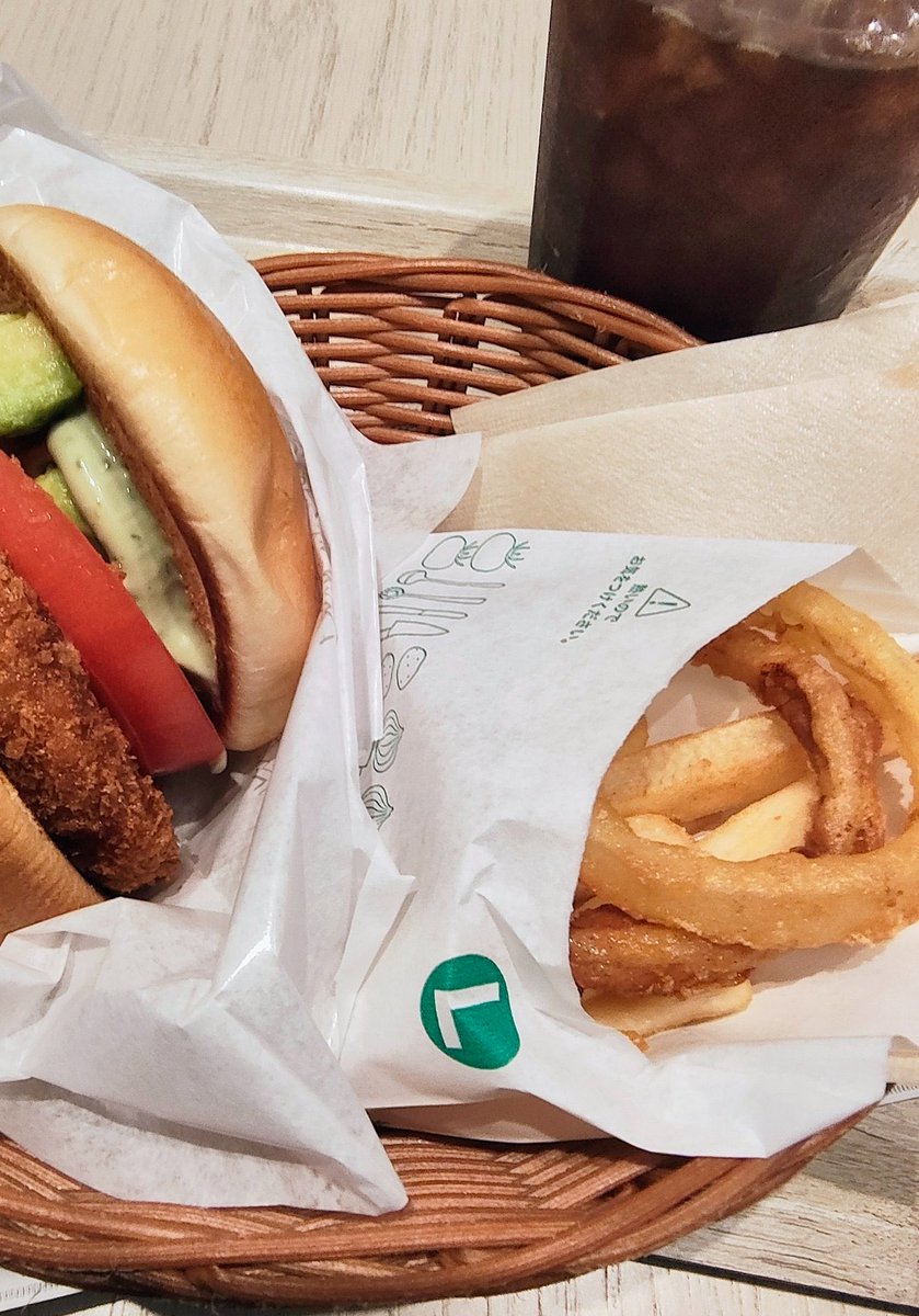 salmo_ikra's tweet photo. 病院終わりからのもす🍔
アボカドのやーつー https://t.co/xmEN8Z6Qf9