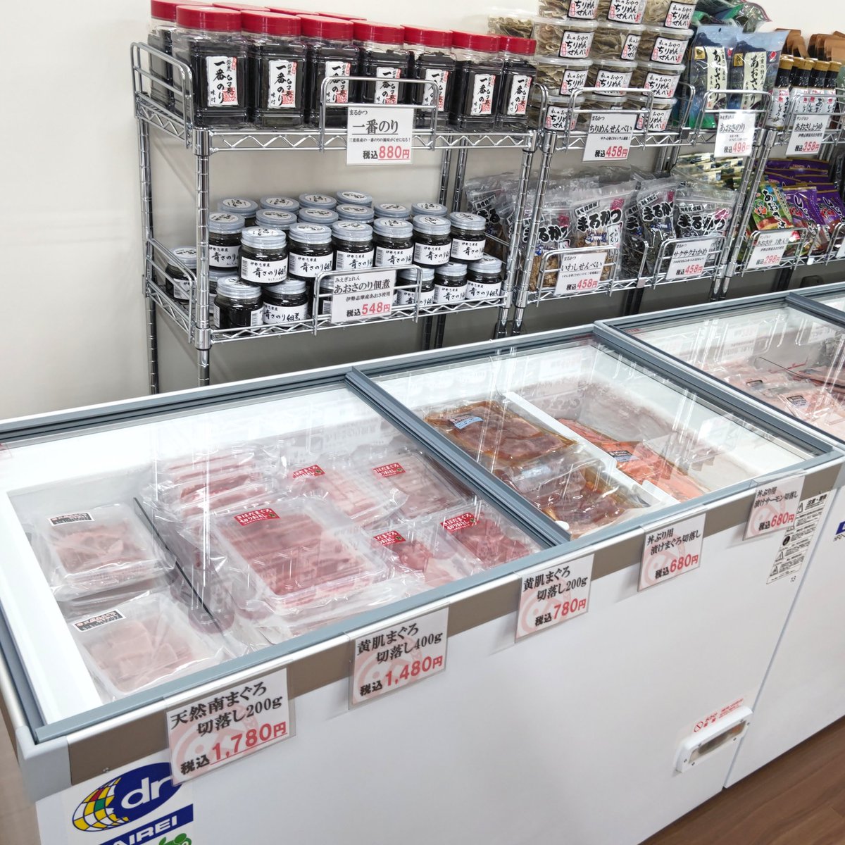 bottibochi's tweet photo. 領下店には販売コーナーがあるの羨ましすぎるo(^o^)o
システムは同じで提供もスムーズ、味も鮮度も大満足な内容でした～
プレは14:30で完売終了、明日のオープンも楽しみですね♪

まぐろレストラン領下店
岐阜県岐阜市領下5-31
TEL 058-201-1166  無休
営業時間 10～19:30(LO19)
駐車場あり https://t.co/bGLN74qnwM