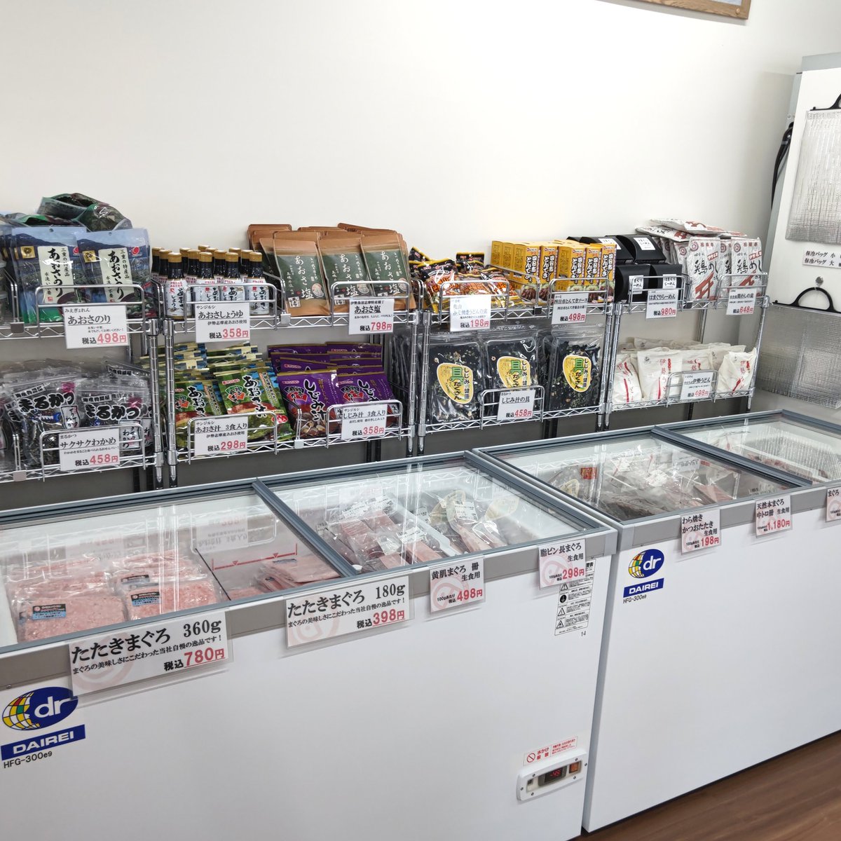 bottibochi's tweet photo. 領下店には販売コーナーがあるの羨ましすぎるo(^o^)o
システムは同じで提供もスムーズ、味も鮮度も大満足な内容でした～
プレは14:30で完売終了、明日のオープンも楽しみですね♪

まぐろレストラン領下店
岐阜県岐阜市領下5-31
TEL 058-201-1166  無休
営業時間 10～19:30(LO19)
駐車場あり https://t.co/bGLN74qnwM