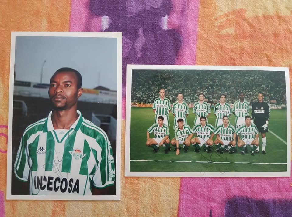 Silpicho's tweet photo. @RealBetis Yo aún conservo las de 1995 firmada por los jugadores 💚 https://t.co/7GuzISCw6H