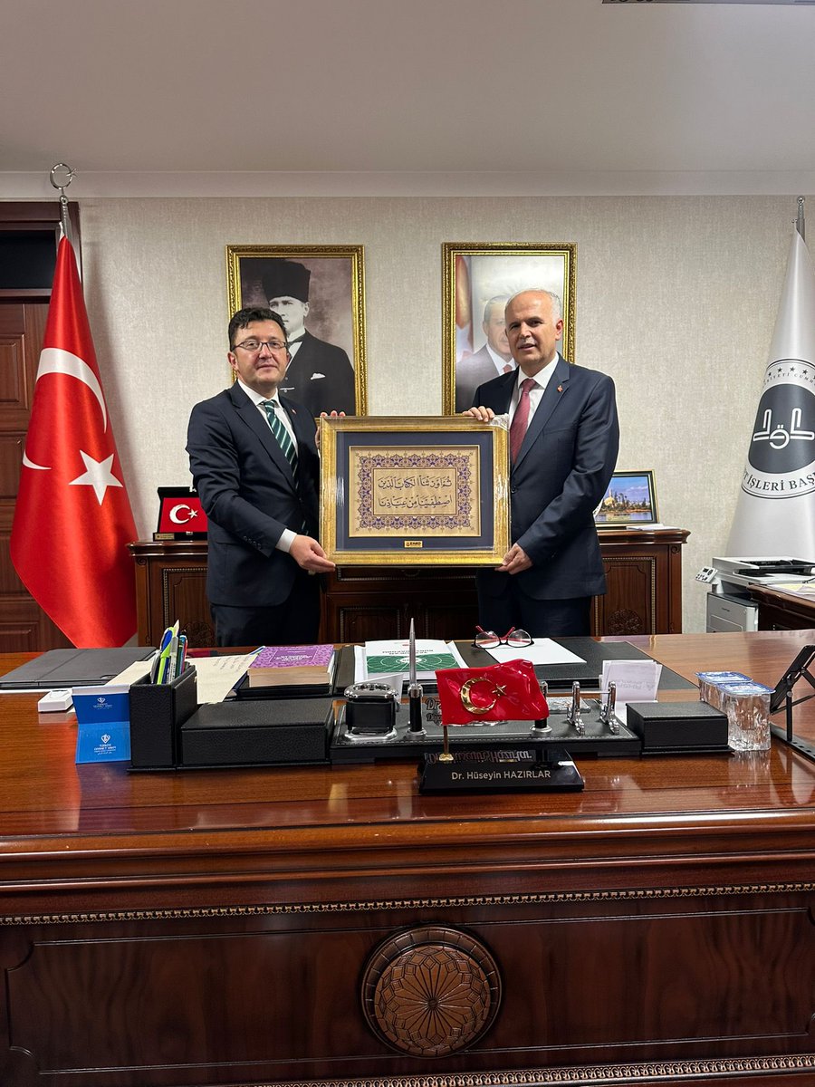 ehadgm's tweet photo. 📍 Diyanet İşleri Başkanlığı Ziyareti

EHAD Genel Başkanımız Sayın Ali Özdemir ve beraberindeki yönetim kurulu üyeleri, Diyanet İşleri Başkan Yardımcıları Prof. Dr. Ahmet İshak Demir ve Dr. Hüseyin Hazırlar’ı makamlarında ziyaret etti.
Gerçekleştirilen ziyarette hafızlık eğitiminin geliştirilmesine yönelik çalışmalar, hafızlarımızın eğitim süreçleri ve geleceğe yönelik projeler üzerine istişarelerde bulunuldu. Ayrıca yeni görevlerinden dolayı kendilerine hayırlı olsun dilekleri iletilerek başarı temennilerinde bulunuldu.

@aidemir @huseyinhazirlar @diyanetbasin 

@aliozdemirgsb
