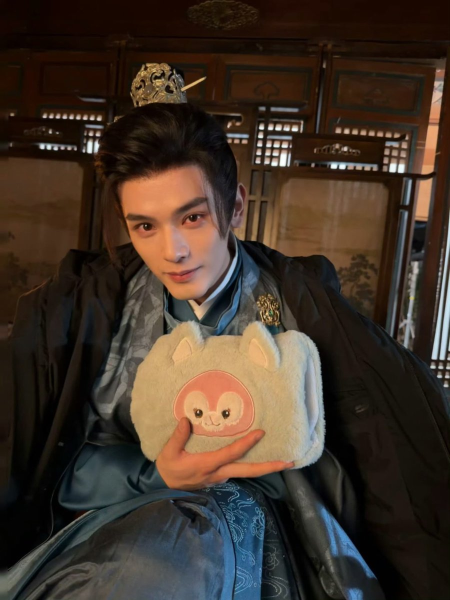 shanghailovee's tweet photo. 의외로 성세천하 촬영장에 필수품인 것: https://t.co/WMypGNXYXp