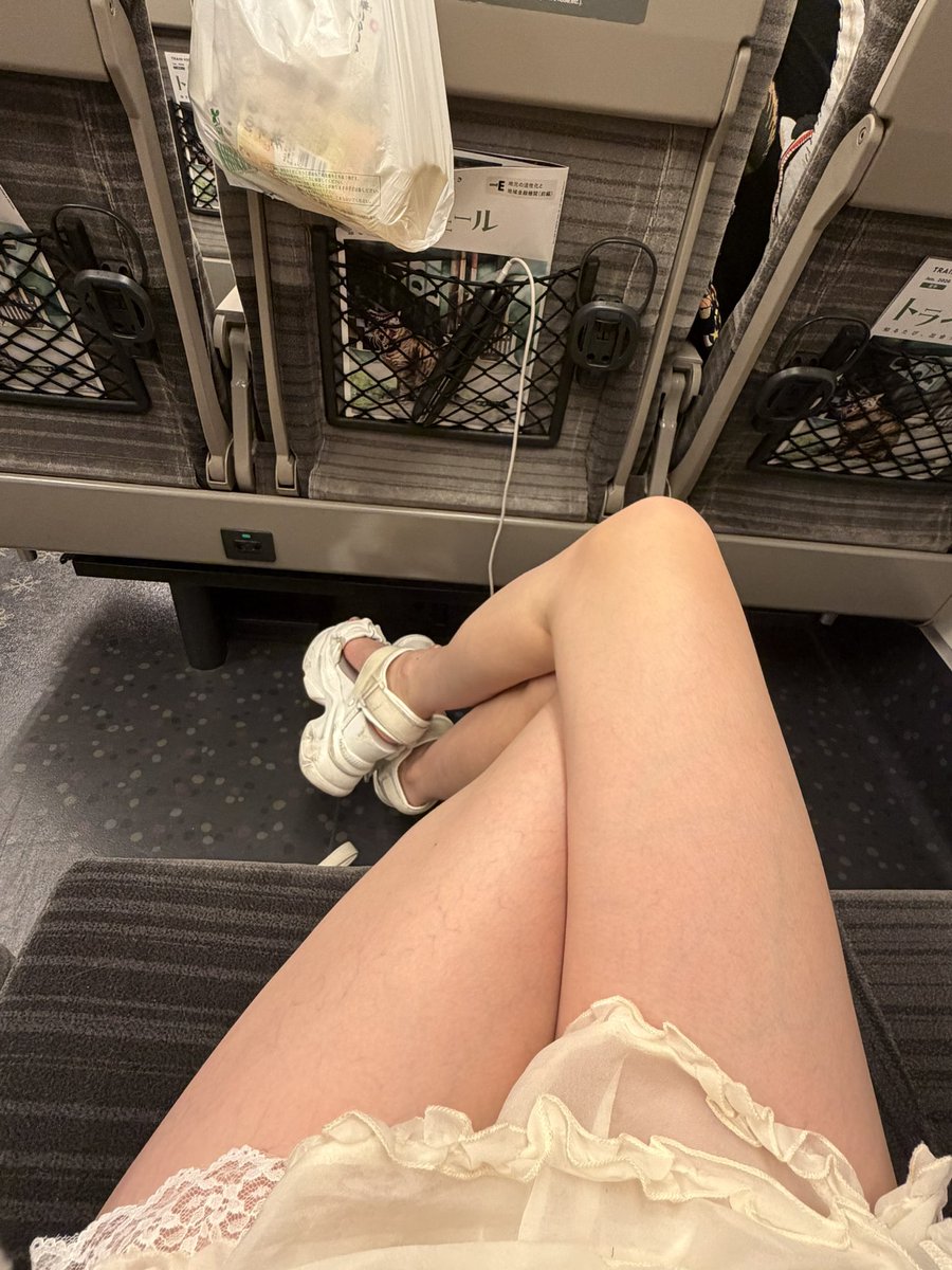 foot_model_'s tweet photo. 久しぶりの足🦵🏼
このサンダル3年くらい履いてるからもう汚くなってしまった😟夏は白いサンダル履きたいけど汚れやっぱ目立つ😭 https://t.co/31UODmhubF