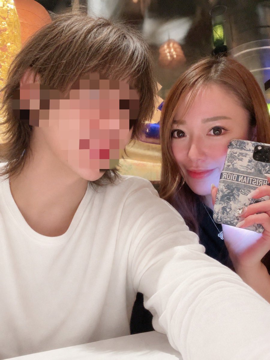 lisuidaotian212's tweet photo. あと14日

自殺したこの子も元ホストだった時の高額エースだったとか今更言ってくるし、毎日週刊誌のやつら道で凸ってきてたし常に負が周りに付き纏ってたわ

この写真だって自慢げに送ってくるし、SNSで匂わせてくるしこっちが不機嫌になることの役満すぎて逆に感心するわまじ

ぜってーゆるさねぇ https://t.co/1jkTkiMdhP