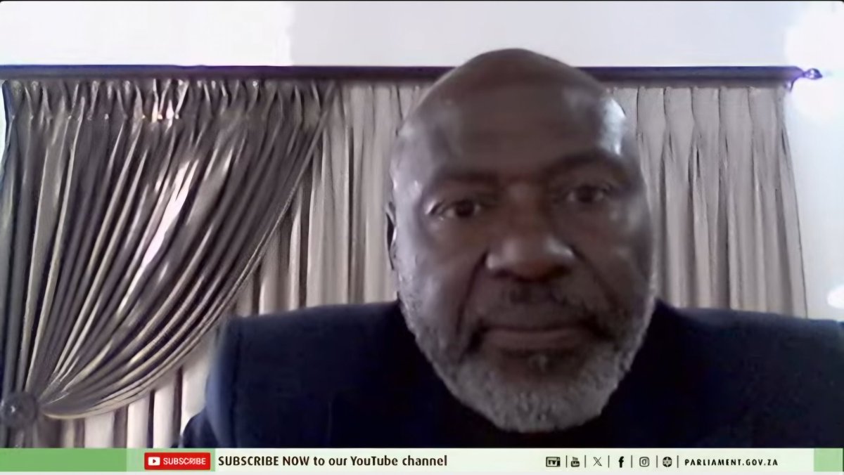 Constitution_94's tweet photo. 🔴 JUST IN🔴

The legal advise from a Senior Counsel [Adv Mokhari] has informed the Parliament [s89 Impeachment Inquiry] says the High Court has no jurisdiction to stop the order of the Concourt 

He says the Concourt has instructed Parliament to get on with s89 Impeachment Inquiry 

He says Ramaphosa is wasting time.