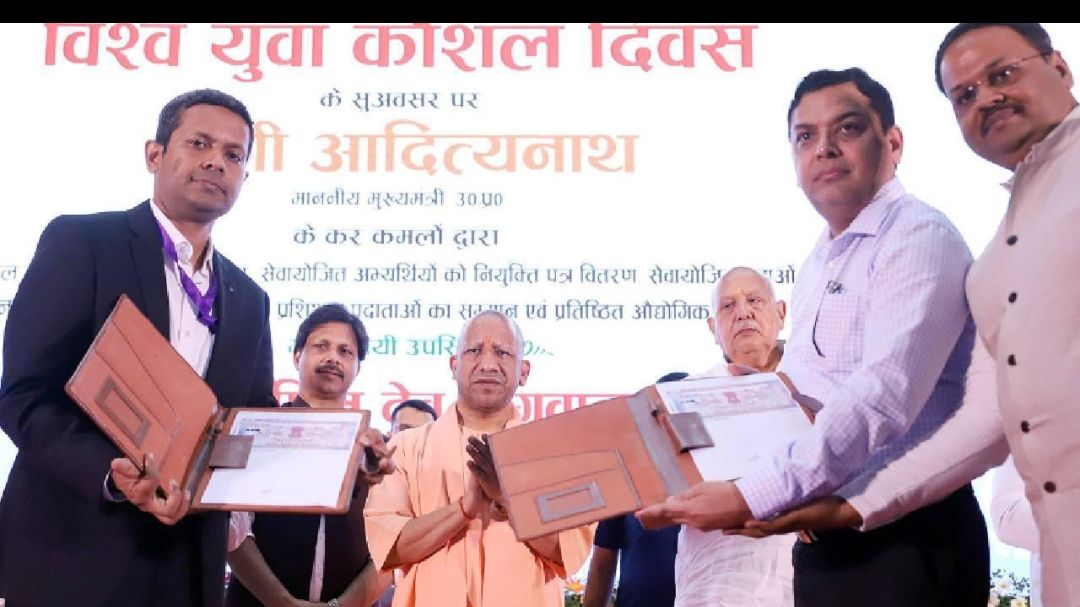 Sheetal83879466's tweet photo. योगी आदित्यनाथ जी के नेतृत्व में उत्तर प्रदेश अब विकास और सुशासन का नया मॉडल बन गया है। 

पारदर्शी भर्ती प्रक्रियाओं से लाखों युवाओं को सरकारी नौकरी मिली है, जबकि निवेश के रिकॉर्ड स्तर ने प्रदेश को औद्योगिक केंद्र बना दिया है। 

बेहतर कानून-व्यवस्था और बुनियादी ढांचे में अभूतपूर्व सुधार ने राज्य की तस्वीर बदल दी है। 'डबल इंजन' सरकार की ये नीतियां युवाओं के सुनहरे भविष्य और उत्तर प्रदेश के सर्वांगीण विकास का आधार बन रही हैं। 

#YogiGovernment #UttarPradesh #Employment #YouthEmpowerment #NiyuktiPatra #GoodGovernance #LawAndOrder #DOubleEngin