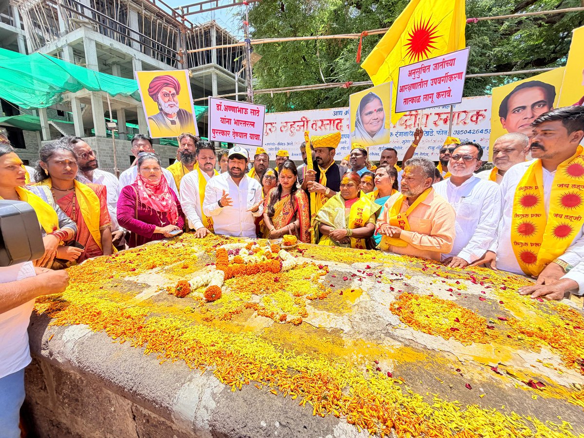 AvinashBagwe's tweet photo. ✊ सामाजिक न्यायाच्या हक्कासाठी पुणे ते मुंबई पदयात्रेला प्रारंभ. अनुसूचित जातीमधील उपवर्गीकरण तात्काळ लागू करण्याची मागणी करत समाजबांधवांचा निर्धार अधिक दृढ झाला.

#सामाजिकन्याय #अनुसूचितजातीउपवर्गीकरण #पदयात्रा #पुणेतेमुंबई https://t.co/6p0aPTo9jq