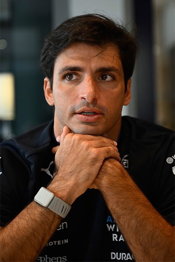 Nachez98's tweet photo. 🧪 La fórmula del éxito de Carlos Sainz para la F1

"Yo he pensado siempre en una Fórmula 1 donde se separan las marcas de los pilotos. Una categoría en la que tú haces 20 carreras y cada piloto corre dos carreras con cada coche. Entonces el piloto es parte de la F1, no es parte de un equipo" 

"Todos los pilotos tendríamos exactamente la misma oportunidad de ganar el Mundial. Eso haría el campeonato mundial de pilotos y luego lo que puntúas tú para esa marca es el campeonato de constructores"

"Así tendrías un campeonato real de pilotos y un campeonato real de marcas"

📰 Mundo Deportivo