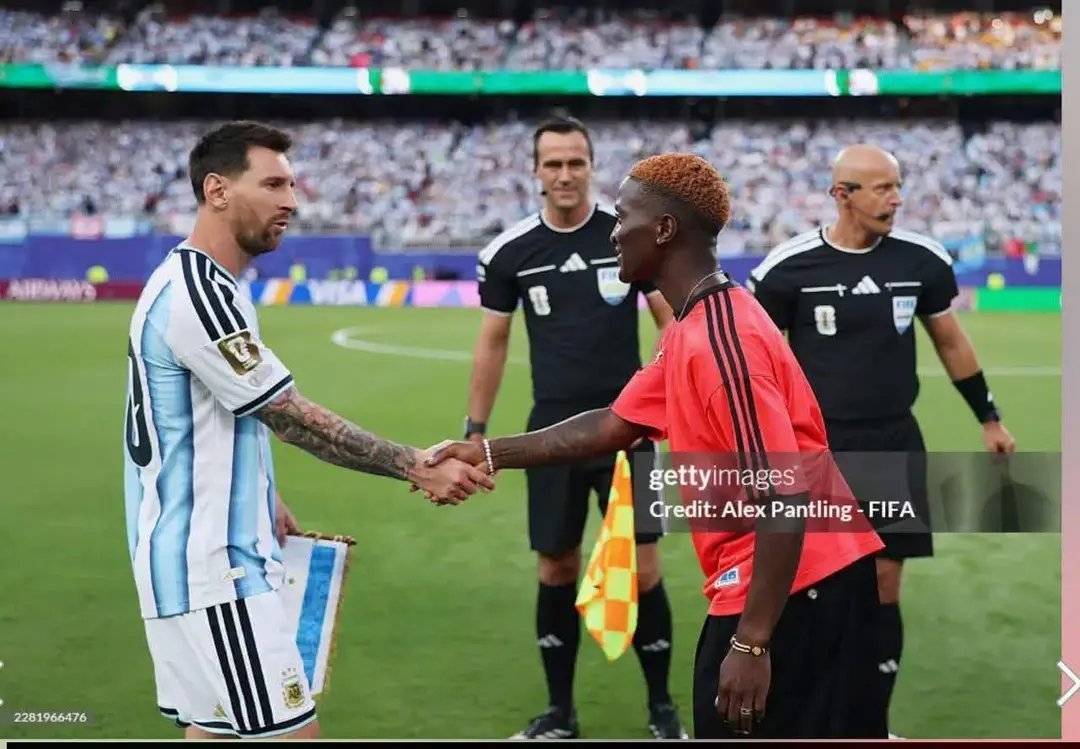 RealTalk_off_II's tweet photo. Messi with Temwa Chawinga 🐐 x 🐐
Temwa is the first Malawi Women's national team player to meet him 🔥 https://t.co/fUWifrTgjQ