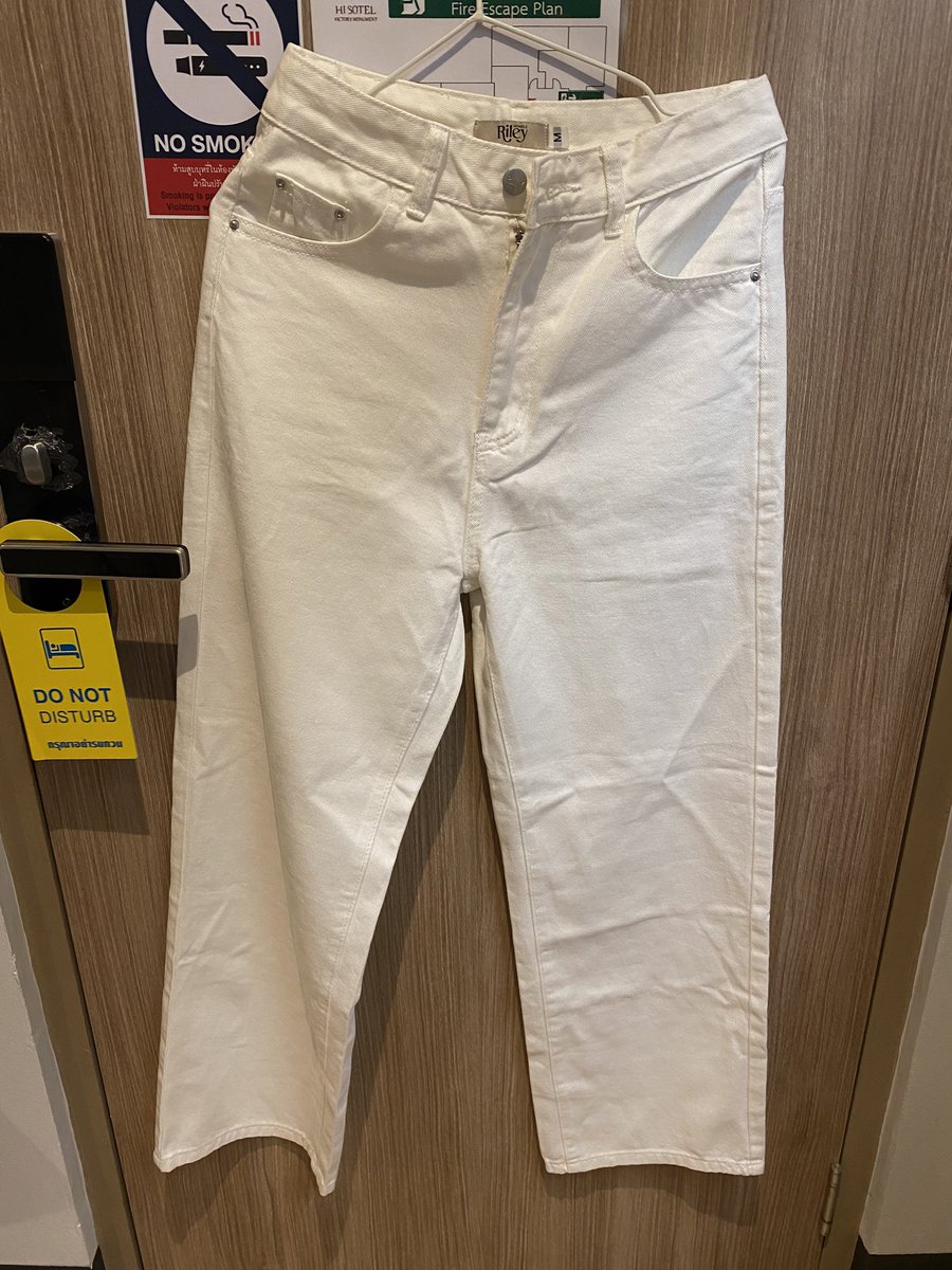 cfcloth's tweet photo. ส่งต่อกางเกงยีนส์รุ่น seoul jeans สีขาว white size m เอว 26-27 สพ 36-37 
✳️ไม่เคยใส่ แค่ลอง ป้ายครบ

400 ส่งฟรีค่ะ นัดรับเกษตรลดได้
 #rileyapparels #riley #โล๊ะตู้ #ปล่อยต่อ #เสื้อผ้ามือสอง #ส่งต่อเสื้อผ้า #ส่งต่อ #เสื้อผ้าแบรนด์ไอจี #riley https://t.co/wQTxPvDXWQ