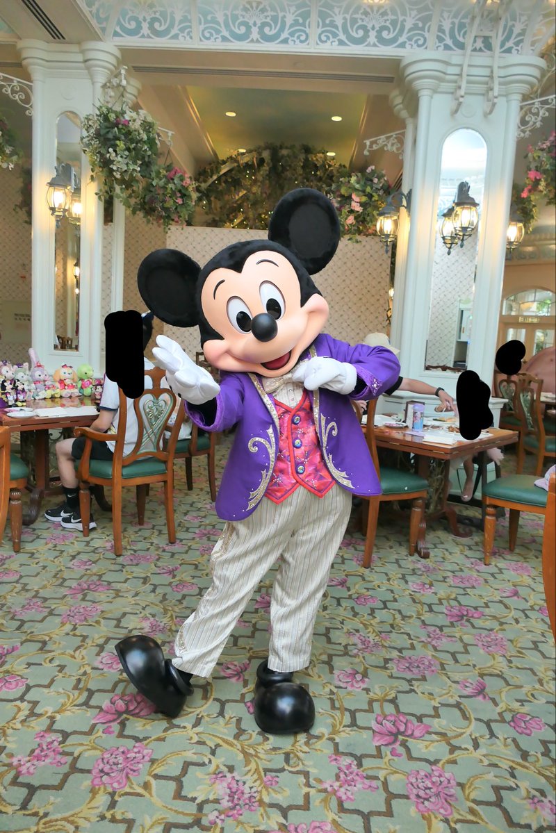 mickey256893's tweet photo. エンチャンテッドガーデンレストラン　
高い💸　
けどもやっぱり行っておきたかったから　
行ってきたエンチャ　
後悔なし https://t.co/ELFognXHlV