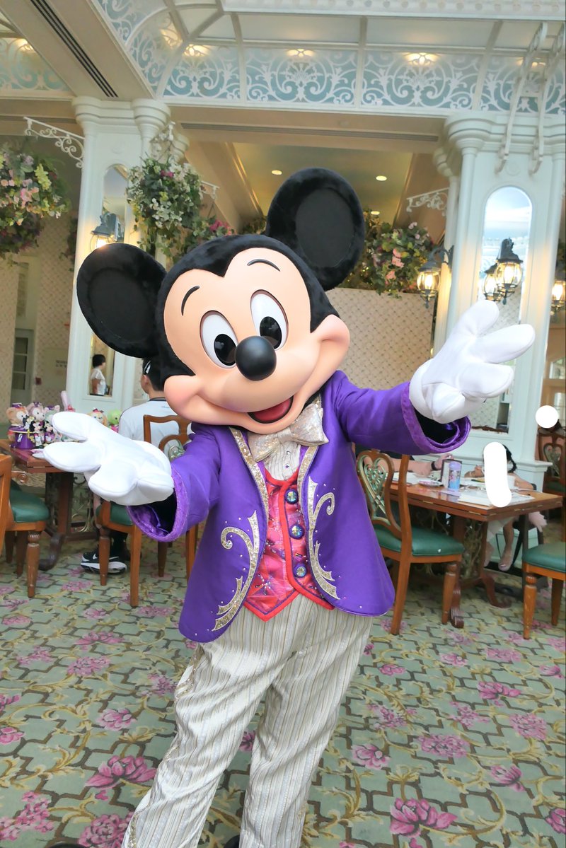mickey256893's tweet photo. エンチャンテッドガーデンレストラン　
高い💸　
けどもやっぱり行っておきたかったから　
行ってきたエンチャ　
後悔なし https://t.co/ELFognXHlV
