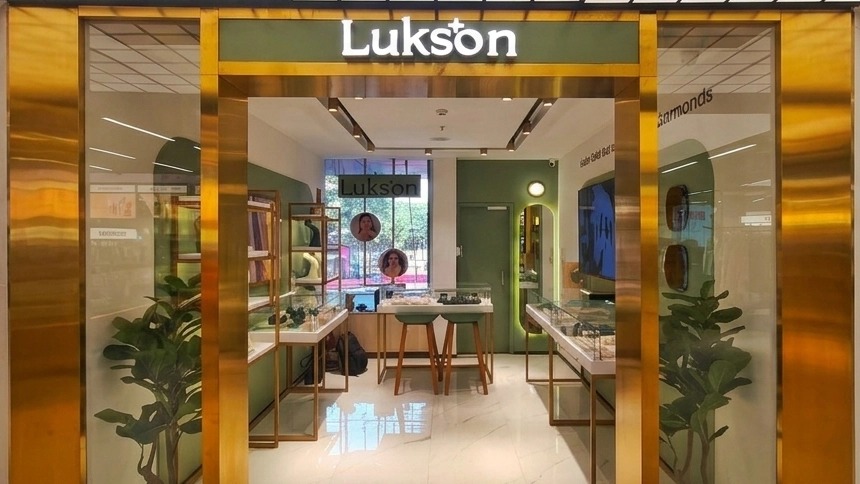 svarmedia's tweet photo. SVAR - The Voice of Jewellers Daily News:

Lukson Opens New Bandra Flagship Store, Expands Lab-Grown Diamond Jewellery Presence in Mumbai

https://t.co/2rtgQRW68o

The Voice of Jewellers https://t.co/GMU0KhGaEF