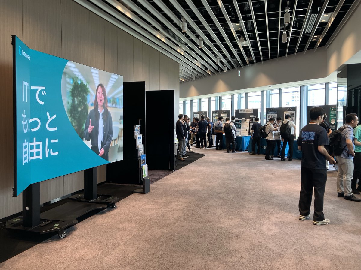 tdsynnex_jp's tweet photo. 【御礼】「IT Solution Market 2026 名古屋」が無事閉幕いたしました🌸

本日開催いたしました「IT Solution Market 2026 名古屋」は、大盛況のうちに全日程を終了いたしました。
お忙しい中、会場まで足をお運びいただいた皆様、誠にありがとうございました。

今回のイベントでは「生成AI」「クラウド」「セキュリティ」「ハイブリッドワーク」などをテーマに、最新のITソリューションをご体感いただきました。皆様の今後のビジネスを加速させるヒントは、見つかりましたでしょうか？

展示ブースで気になった製品について「もう少し詳しく知りたい」「自社への導入を具体的に相談したい」といったご要望がございましたら、ぜひお気軽にTD SYNNEXの営業担当、または弊社ウェブサイトよりお問い合わせください。💁‍♀️💁‍♂️

今後も皆様のビジネス課題解決にお役立ていただける情報やイベントをお届けしてまいります。✨💪
本日は誠にありがとうございました！🙇‍♂️

#TDSYNNEX #IT展示会  #御礼 #ITSolutionMarket2026名古屋