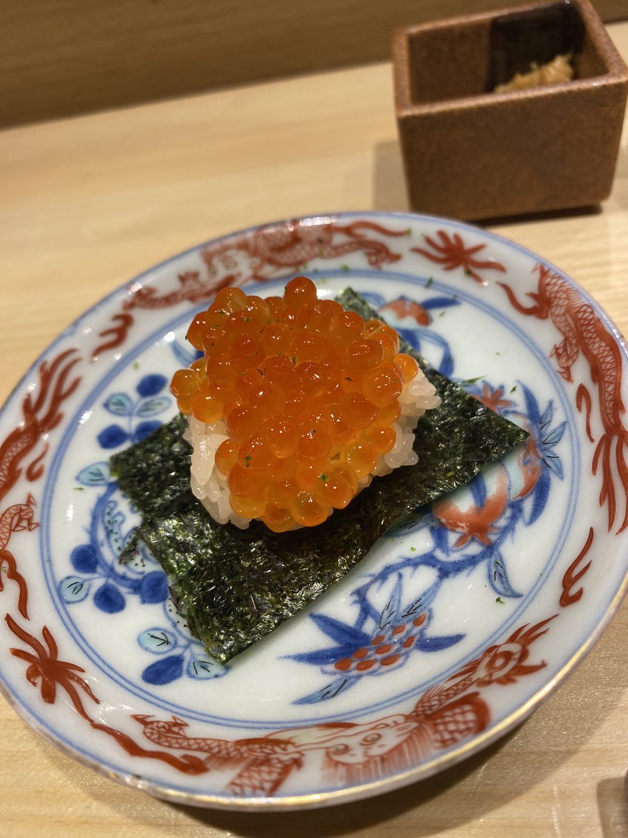 kozou143's tweet photo. 久しぶりの山治
今日は自分たち以外全員外国人の方ということで築地っぽいお店になりましたね
相変わらずコスパ高く美味しかったです☺️ https://t.co/cakj78LOA3