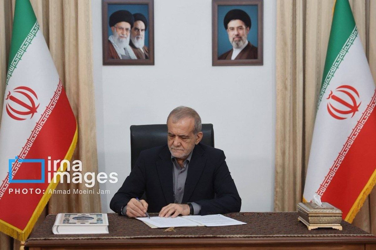 IranGov_ar's tweet photo. تم توقيع مذكرة التفاهم الخاصة بإنهاء النزاع المفروض على الجمهورية الإسلامية الإيرانية، والمعروفة بـ«تفاهم إسلام آباد»، من قبل رئيسي إيران والولايات المتحدة. #الدبلوماسية #إيران https://t.co/43yJ0IJcI7