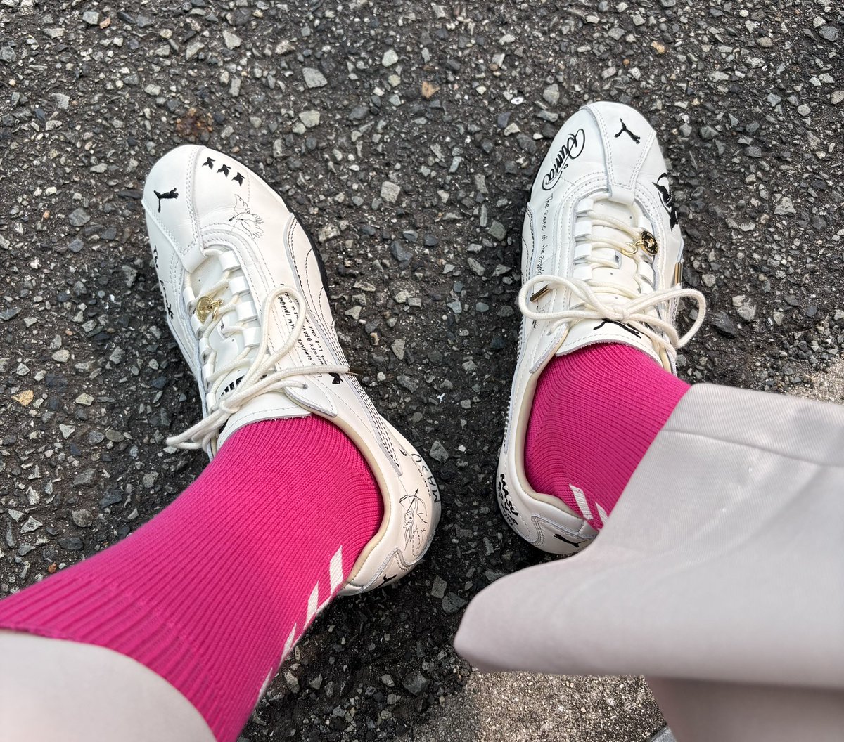 ryoheeee_potter's tweet photo. 滅多に白スニーカーはかんけど一目惚れしすぎた👟でもたぶん靴下ミスったwww https://t.co/SsIj6O6RdX