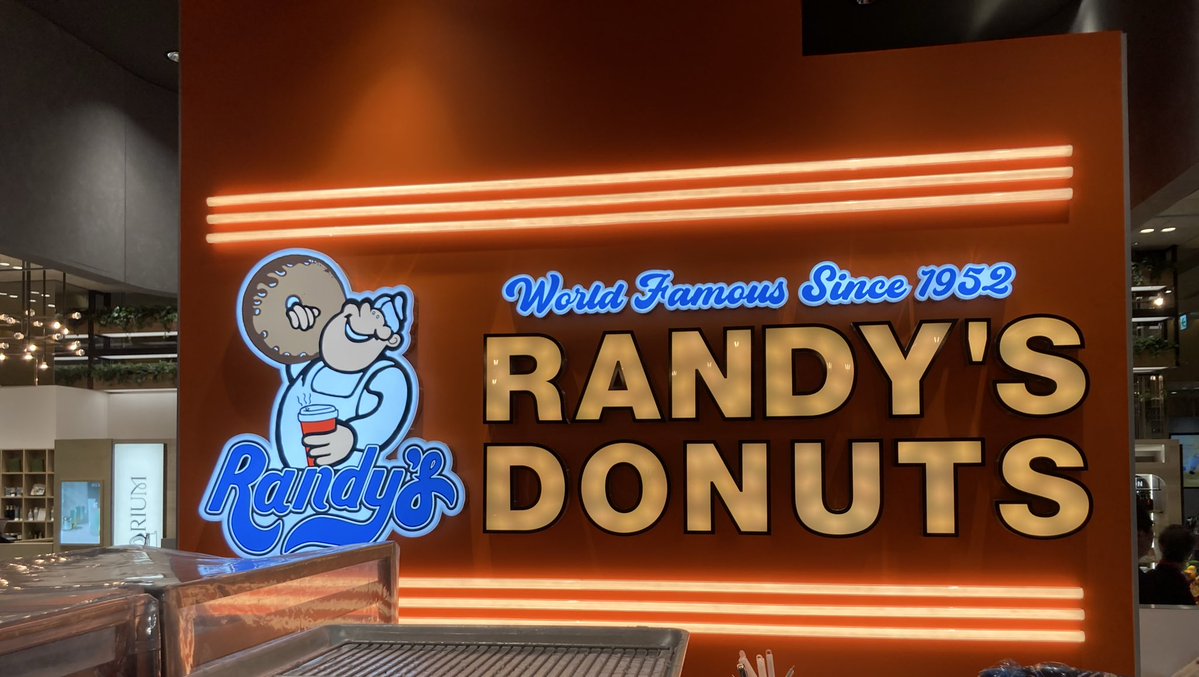 apple05730's tweet photo. ランディーズ来たわ！うめぇ🍩 https://t.co/oIanQC4kH3