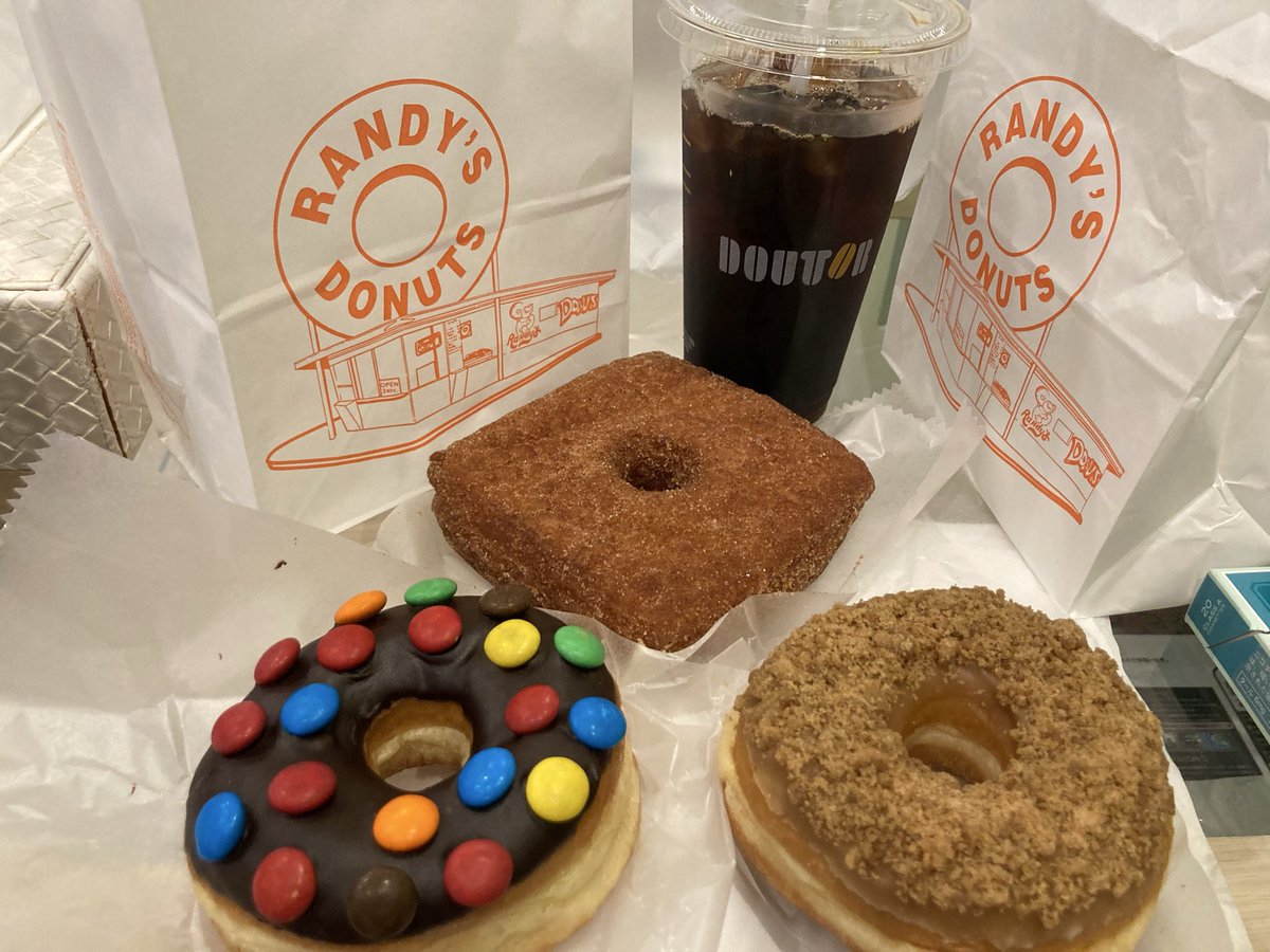 apple05730's tweet photo. ランディーズ来たわ！うめぇ🍩 https://t.co/oIanQC4kH3