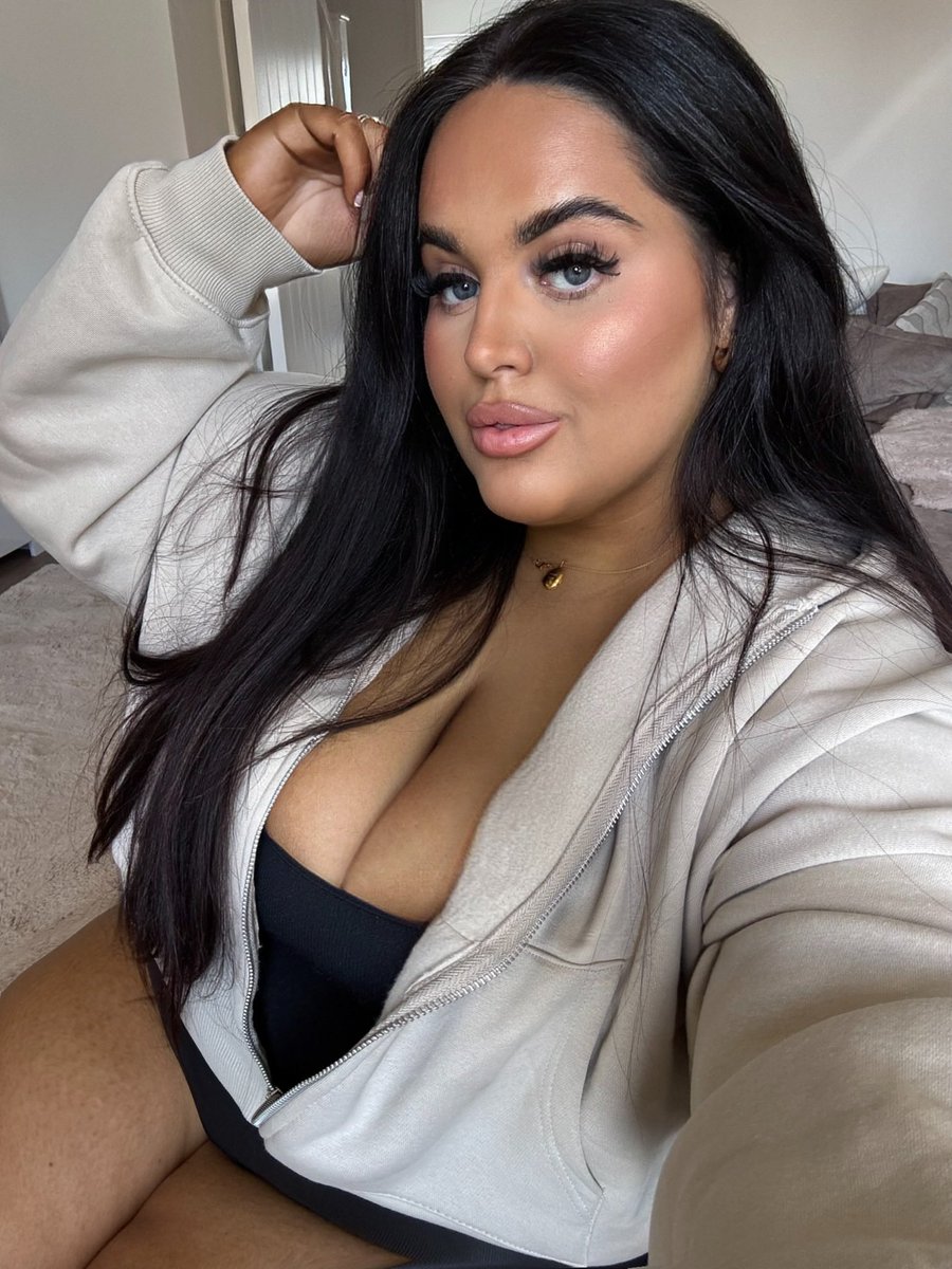 Chloe tweet media