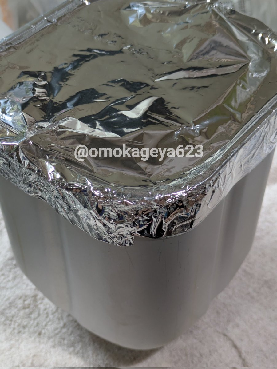 omokageya623's tweet photo. ちなみに、実だけにした物は何度か水にさらして洗い（これで極小の虫も割と出てくる）。
量が量なので、シロカちゃんで350g分のジャムを仕込み（砂糖は保存優先で実と同量を投入＋レモン果汁）。
入り切らない残りの実は、別の鍋でじっくり焦げない様にヘラで混ぜながらジャムにしました。 https://t.co/3s9dul1yP9