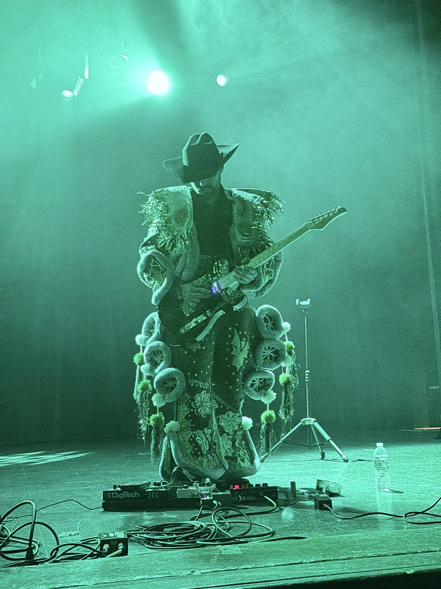 bloomeforever's tweet photo. Los Thuthanaka live in LA 👽
A life-changing show 🪬 https://t.co/hNec4MdSJ9