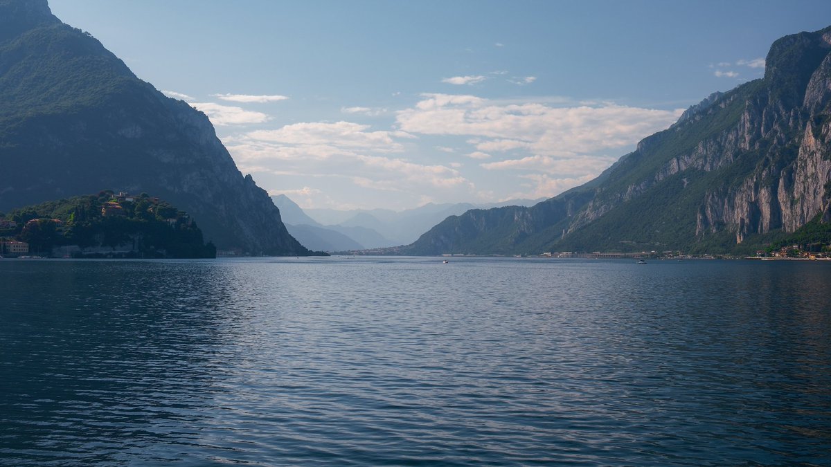 F4ntozzi's tweet photo. Tie dobroty čo sme mali včera večer v typickej talianskej krčme vás aj tak nezaujímajú tak tu, kúsok krajinky. #Lecco https://t.co/xbFyBLJQmb