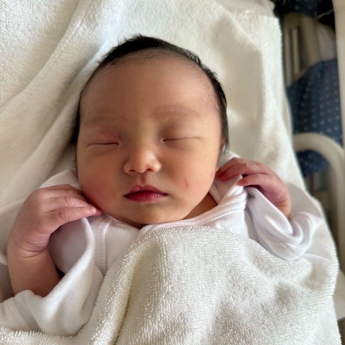 1jo1111's tweet photo. ご報告です
2026.06.16父になりました。
女の子で母子ともに元気です。
これから始まる新しい日々を、家族で大切に重ねていきます。
今後ともよろしくお願いいたします。 https://t.co/azZbknJ5YJ