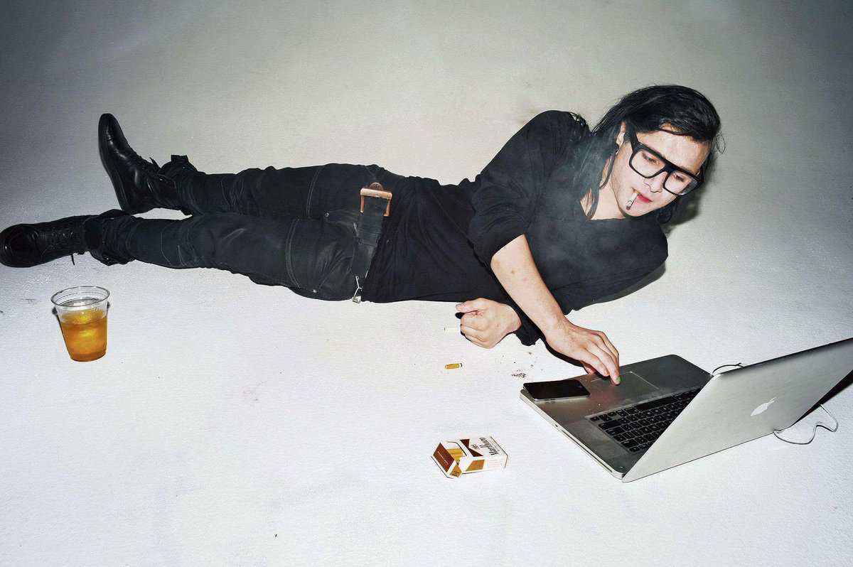 aalmighty99's tweet photo. Young Dabo pays homage to Skrillex in new cover art https://t.co/Ku1fKXN8EE