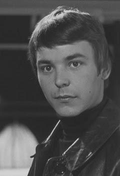 daveainsworth63's tweet photo. Remembering the wonderful English actor Barry Evans who was born on this day in 1943. He died in 1997. #BarryEvans #DoctorInTheHouse #MindYourLanguage #HereWeGoRoundTheMulberryBush #AlfredTheGreat #Redcap #DieScreamingMarianne #LegacyOfMurder #TheMysteryOfEdwinDrood https://t.co/6O3OwLP4MF